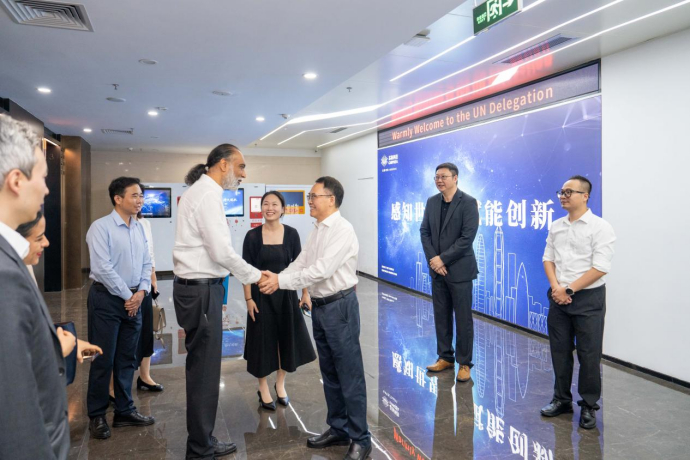 联合国副秘书长阿曼迪普·辛格·吉尔一行考察芯海科技